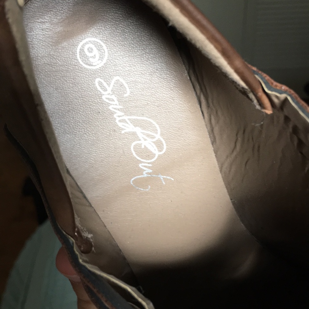 Size 9 booties - Picture 4 of 5